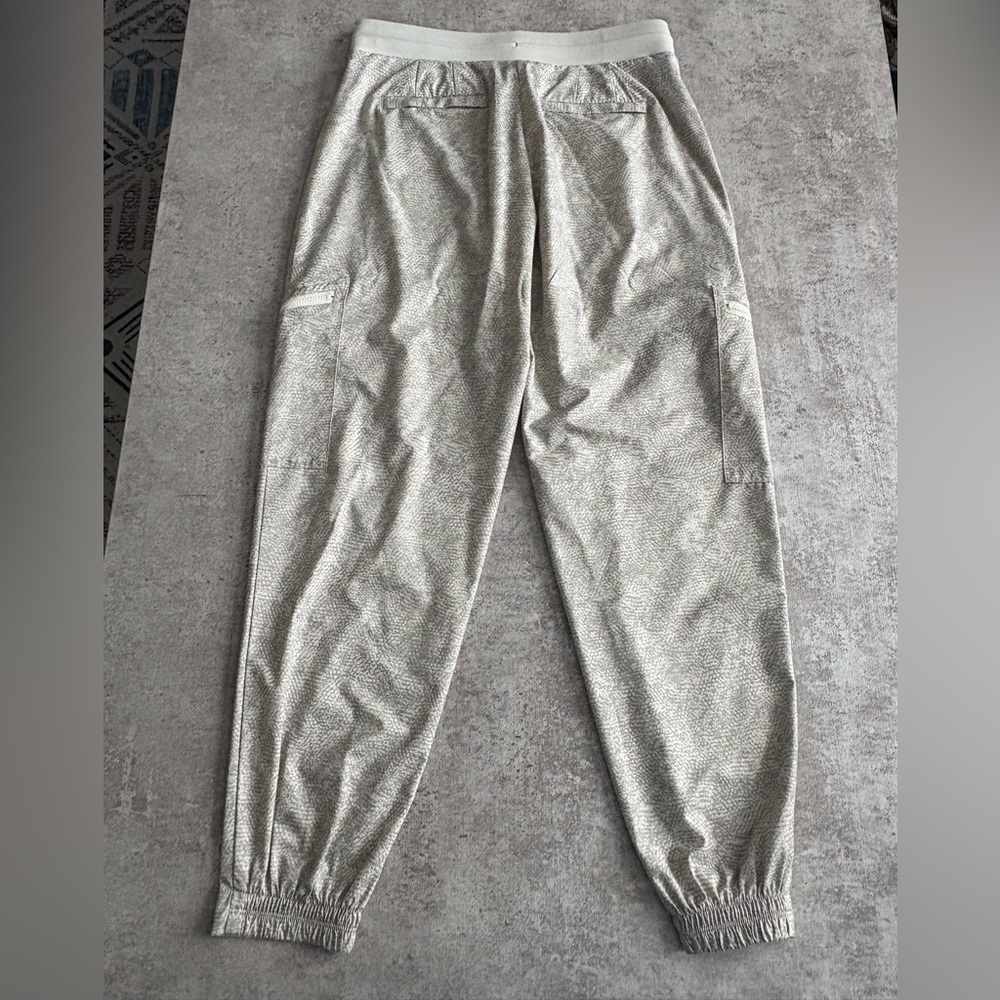 Athleta SET(2) NWOT Venture Printed Viper Gray, Brooklyn Textured Pants Size 2 - Picture 6 of 16
